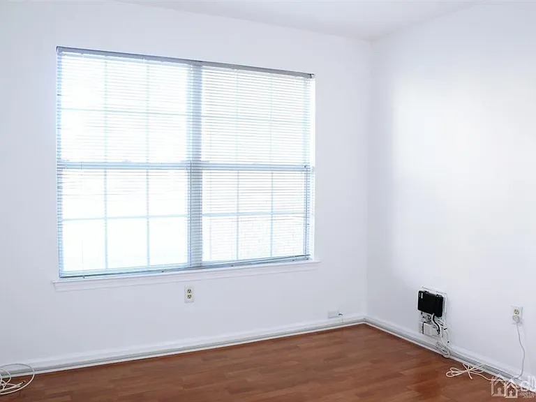 306 Plymouth Rd — Photo 16
