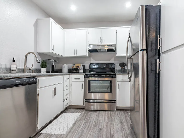 Park Heights Apartments — Photo 17