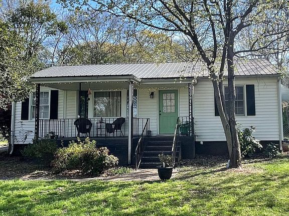 4th image of 425 Clover St