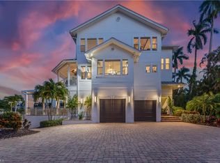 901 Robalo Dr, Fort Myers, FL 33919
