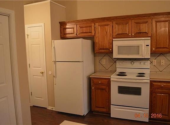 5th image of 1009 Blue Branch Dr