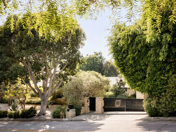 1011 N Hillcrest Rd, Beverly Hills, CA 90210