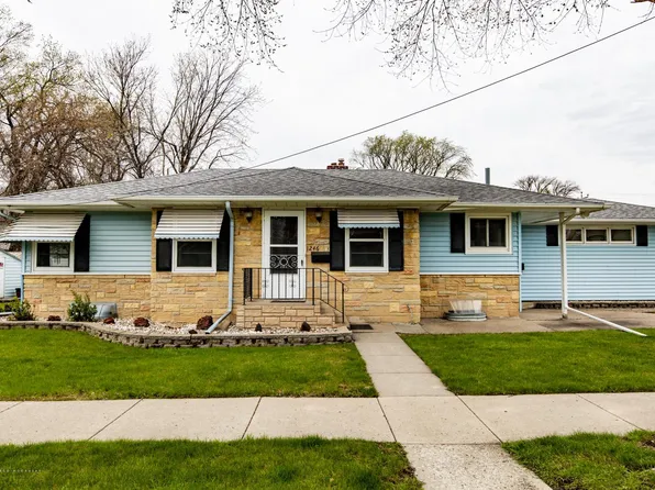 1246 11th St N, Fargo, ND 58102