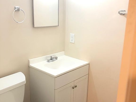 3rd image of 3147 Kenray Dr