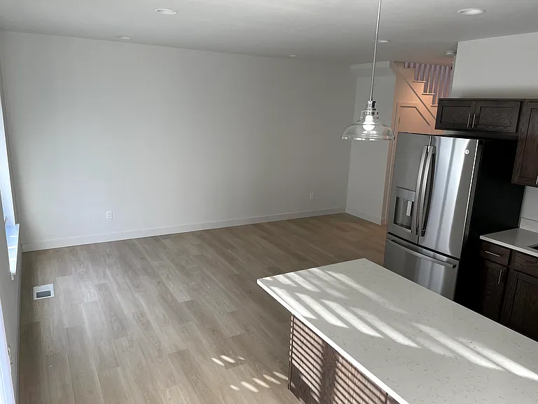 908 Oregon Ave S — Photo 7