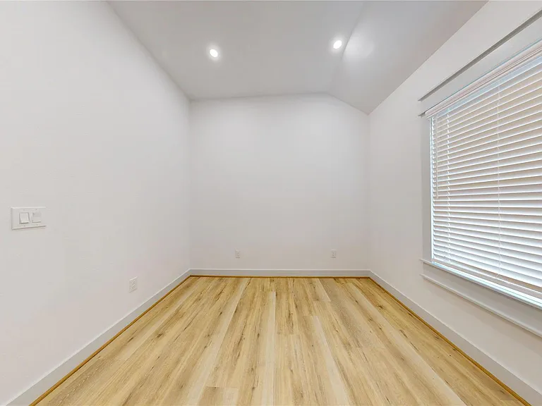 4305 Rogers St — Photo 29