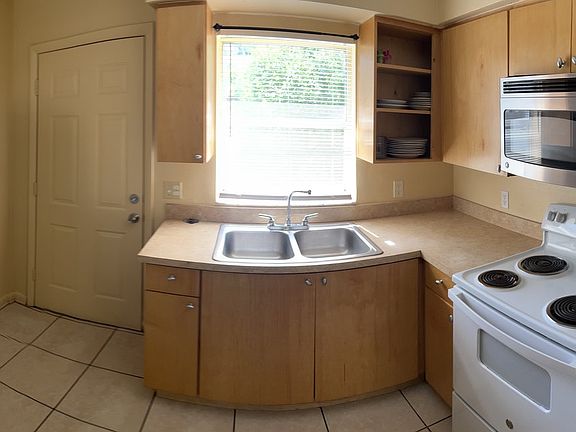 2nd image of 914 E Annie St APT A