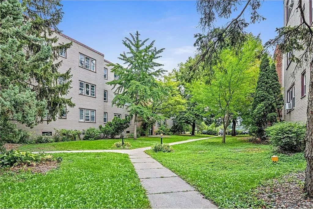 2 bed, 798 sqft, $775 — Photo 1