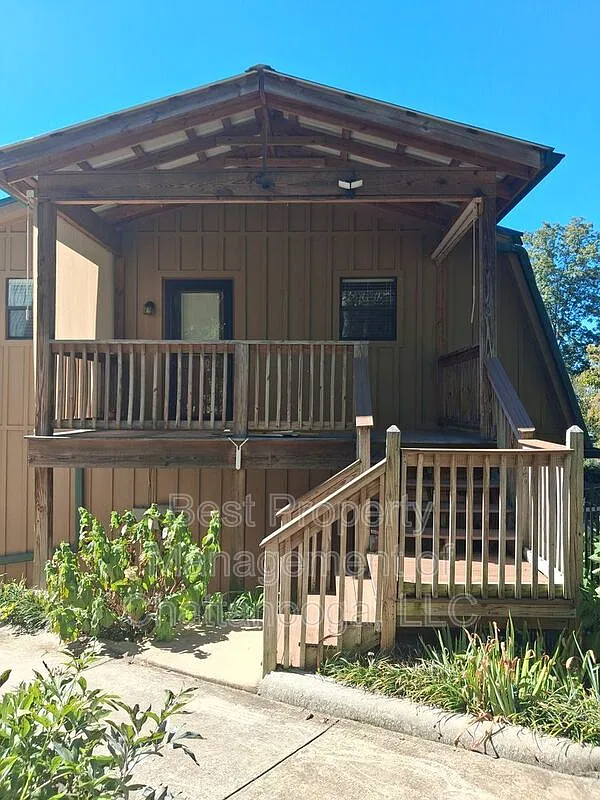 2 bed, 1.0 bath, 860 sqft, $1,350 — Photo 1