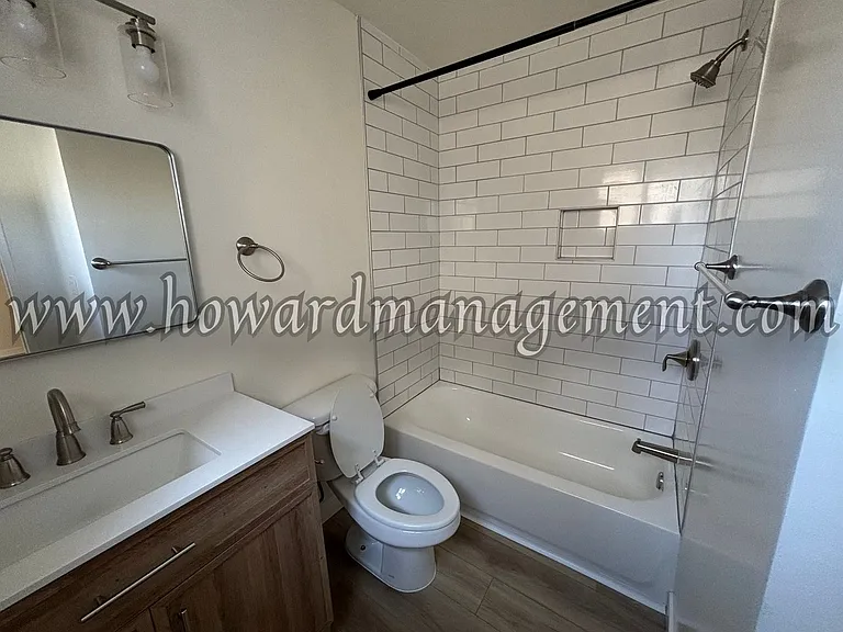 01302EU — Photo 12