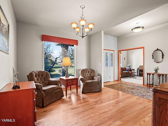 5th image of 61 Nagler Ct