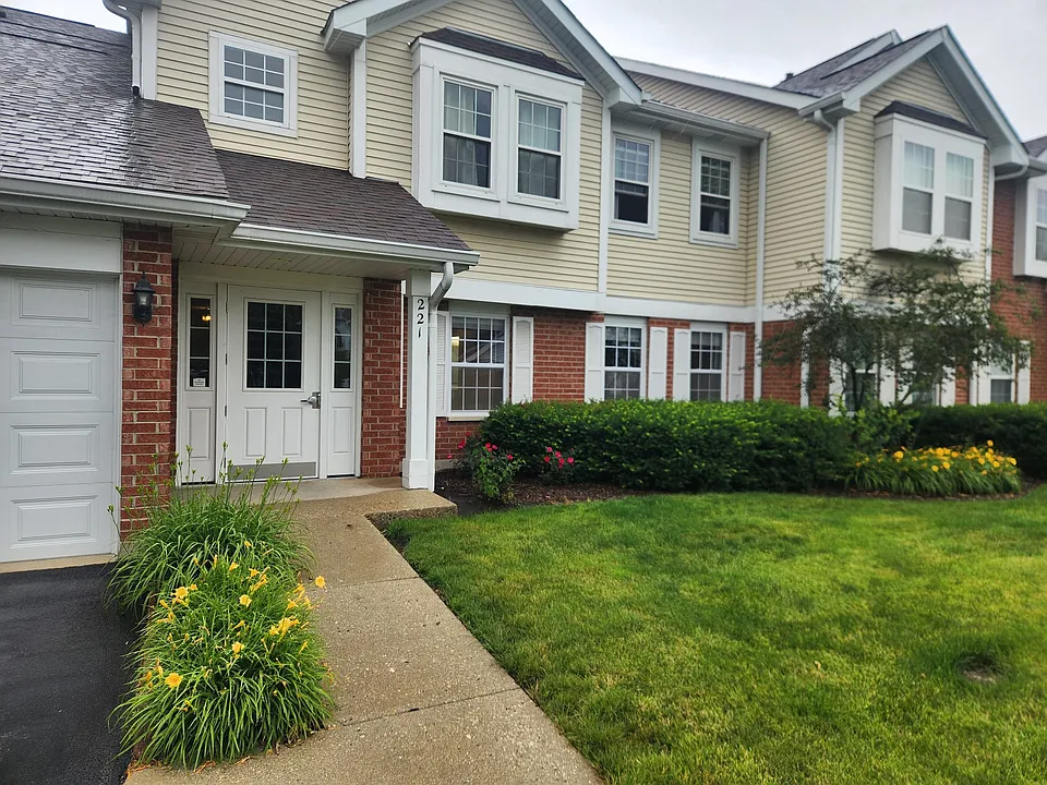 221 Norfolk Ct