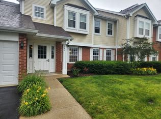 221 Norfolk Ct, Roselle, IL 60172