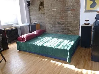 Rented by R New York