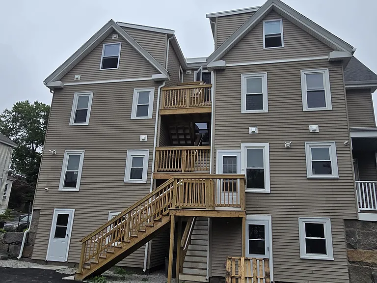 160 Elm St #B — Photo 22
