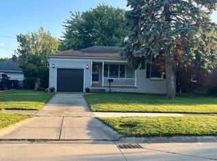 21910 Edgewood St, Saint Clair Shores, MI
