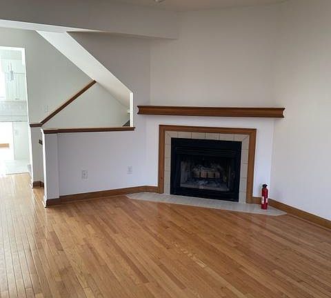 4th image of 75 Wilber Ave