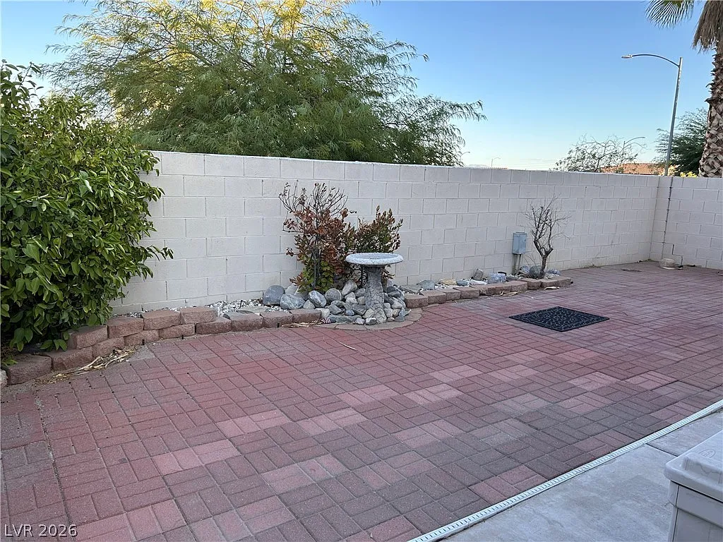 3 bed, 2.5 bath, 1457 sqft, $2,250 — Photo 2