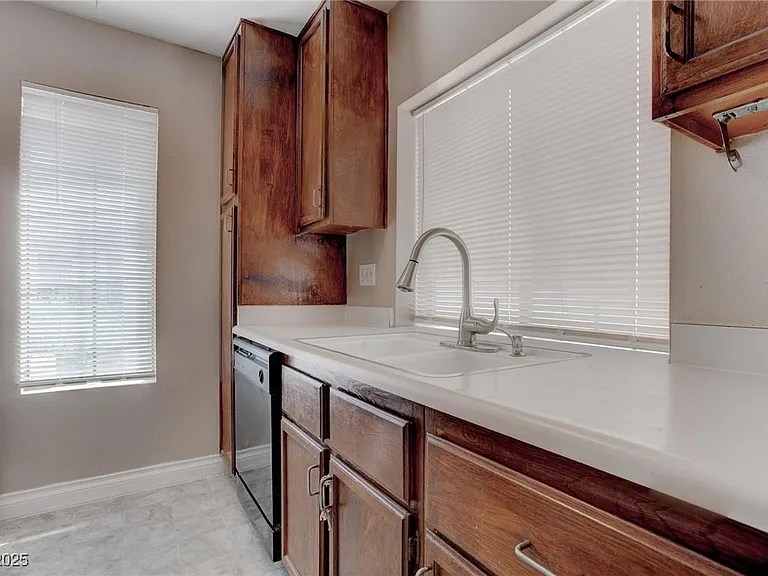 4860 Nara Vista Way — Photo 6