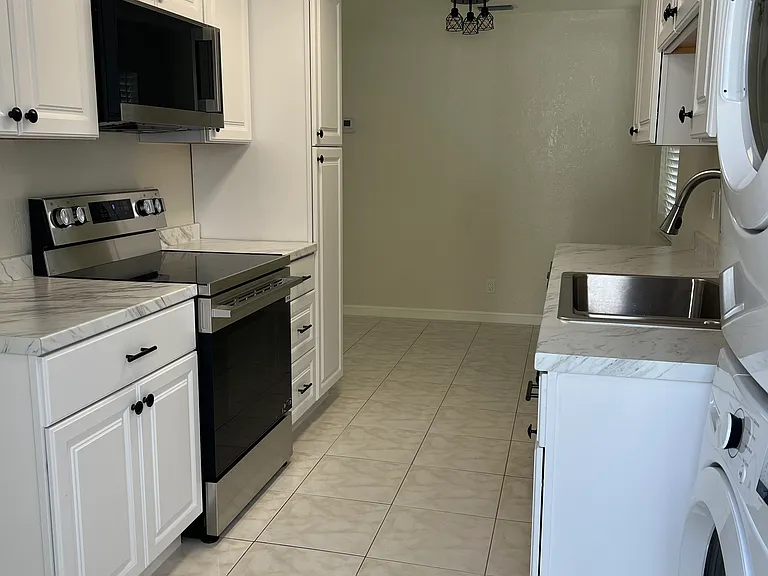 304 NW 11th Ave — Photo 7
