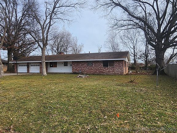 3rd image of 902 N Ross Ave