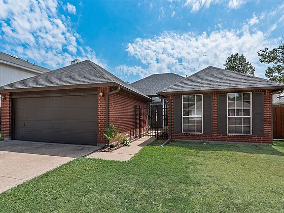 3rd image of 5209 Manhassett Dr