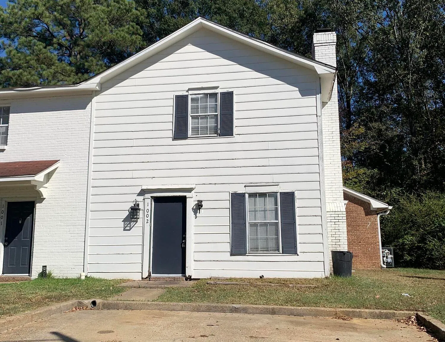 3 bed, 2.0 bath, 1320 sqft, $1,300 — Photo 2