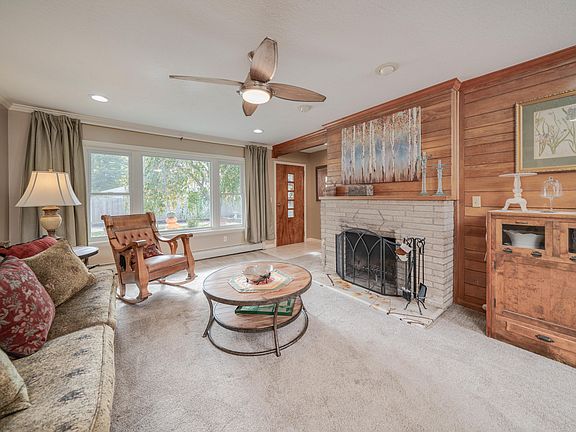 2nd image of 1001 Court Pl