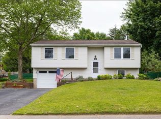 12 Rawhide Dr, West Henrietta, NY 14586