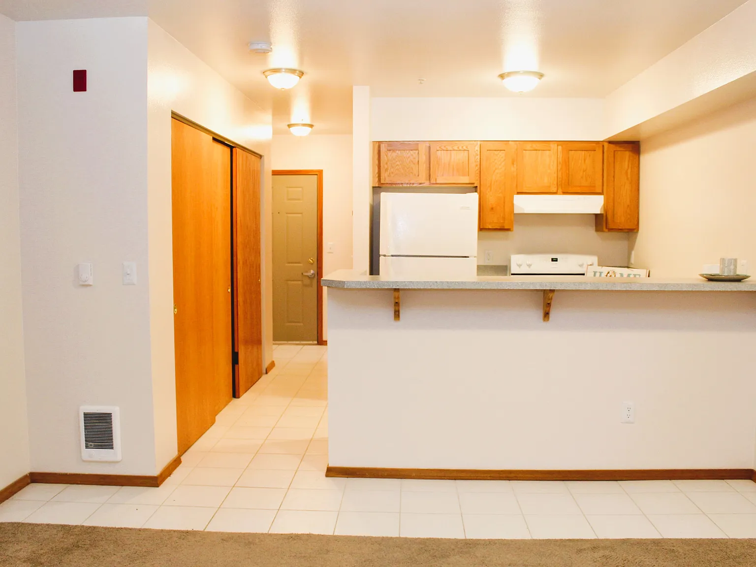 Main Place II — Photo 2