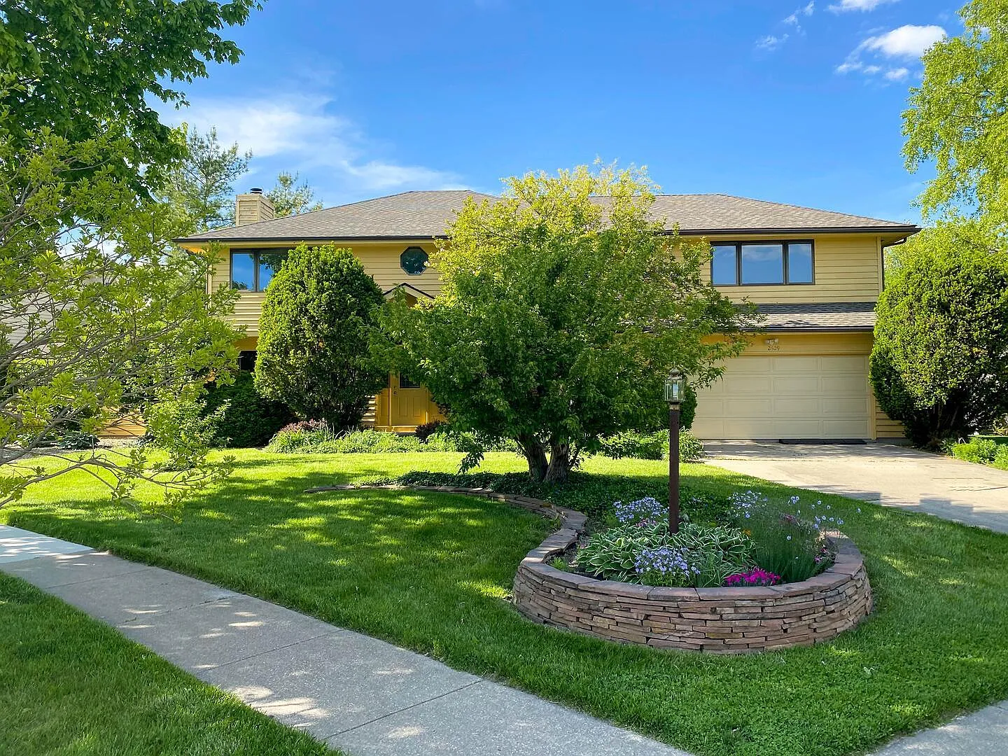 2609 Cherry Hills Dr photo 1