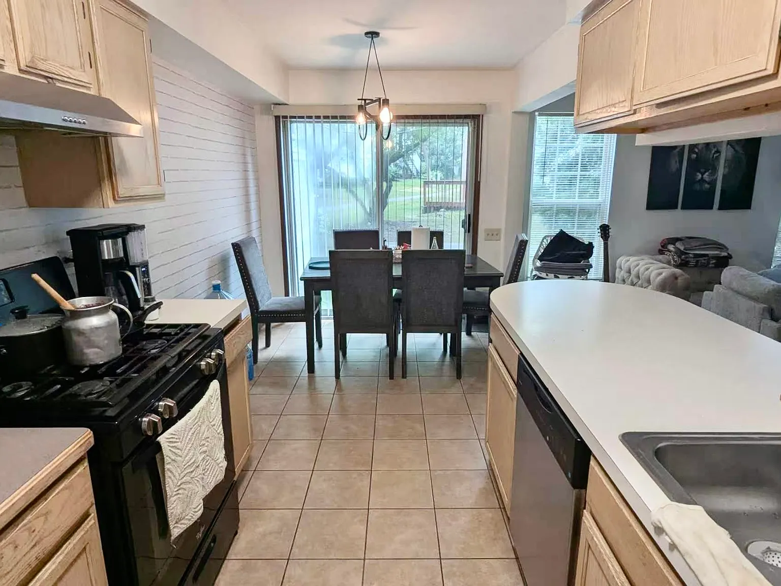 3 bed, 1.5 bath, 1268 sqft, $2,350 — Photo 4