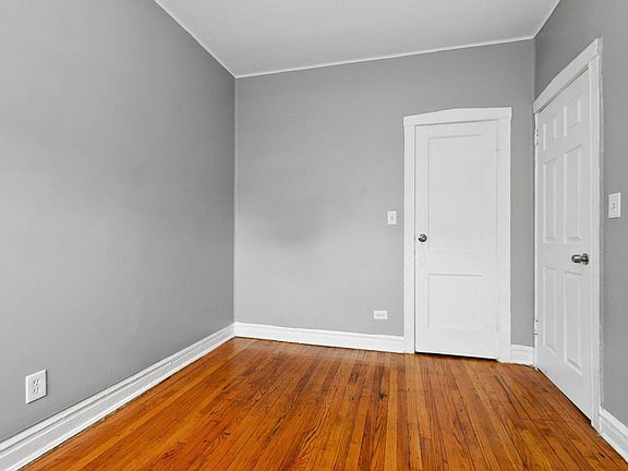 4th image of 7556 S Calumet Ave #322-1
