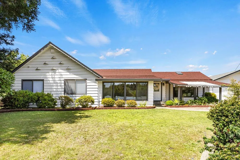 5137 Kenneth Ave photo 1