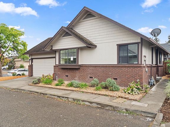 3rd image of 923 Wood Sorrel Drive