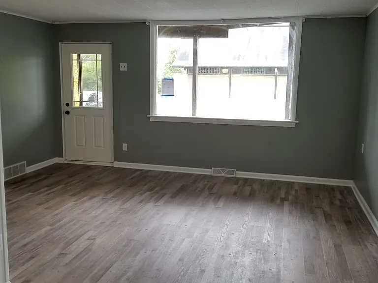 225 Bruce Rd #1 — Photo 2