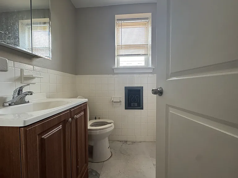 56-1B Webster St — Photo 6