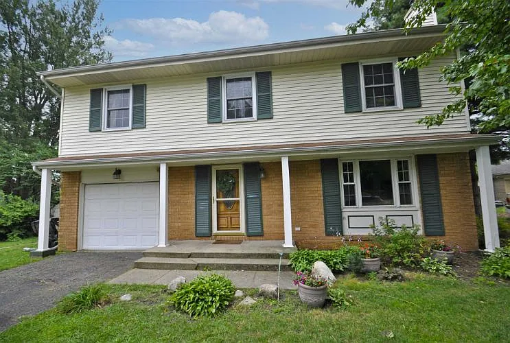 1336 Matthews Ln photo 1