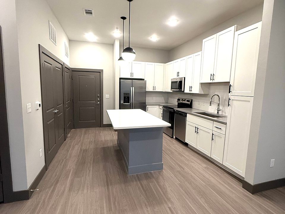 1st image of 400 W 5th St #2-221