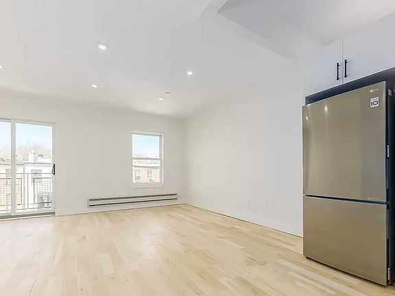 5th image of 217 Macon St APT 4R
