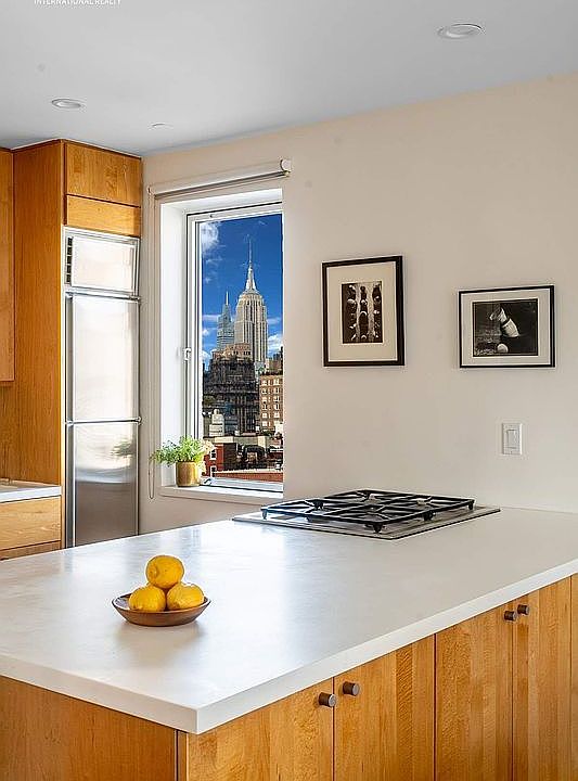 1st image of 164 Bank St APT 10B