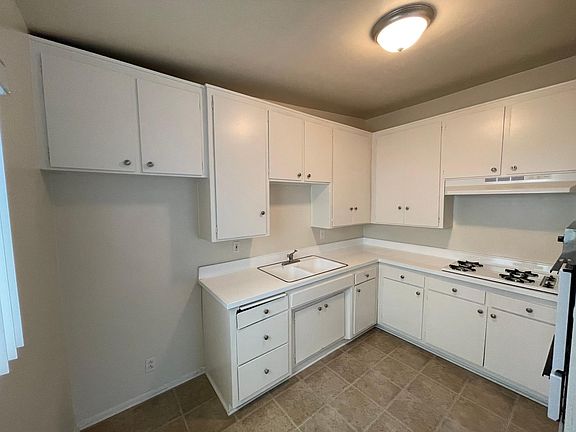 5th image of 845 S Bedford St #10