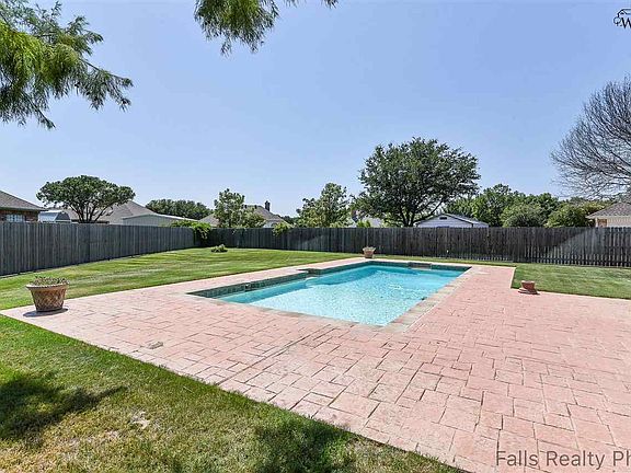 2nd image of 3020 Whitehall Ln