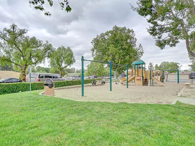 24686 Golfview Dr — Photo 30
