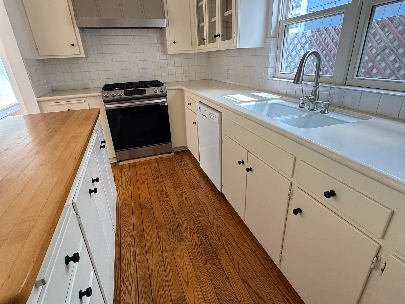 3 bed, 2191 sqft, $9,250 — Photo 3