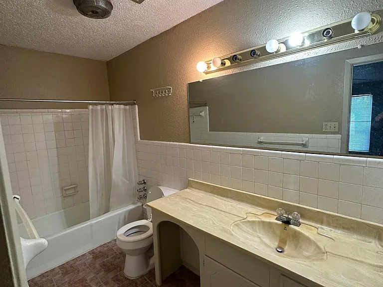 1904 W Sanford St — Photo 8