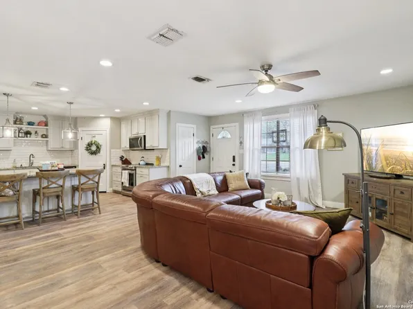 503 Mockingbird, Devine, TX 78016