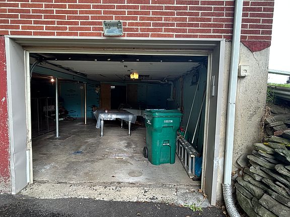 4th image of 114 Maple Ave
