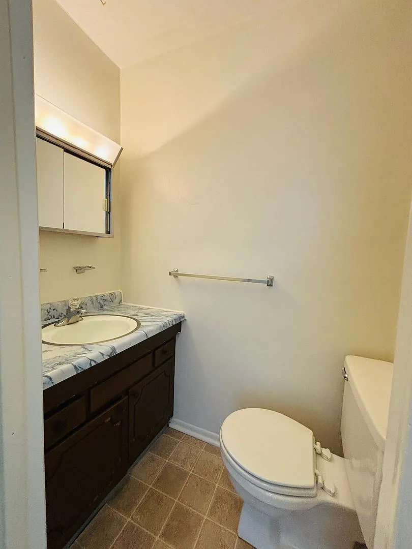 2 Bedroom, 1.5 Bath Townhouse — Photo 3
