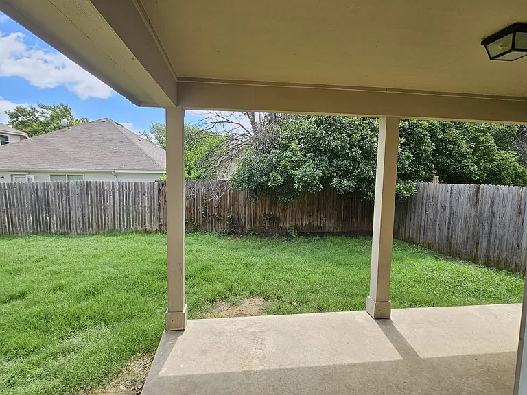 1042 Warbler — Photo 12